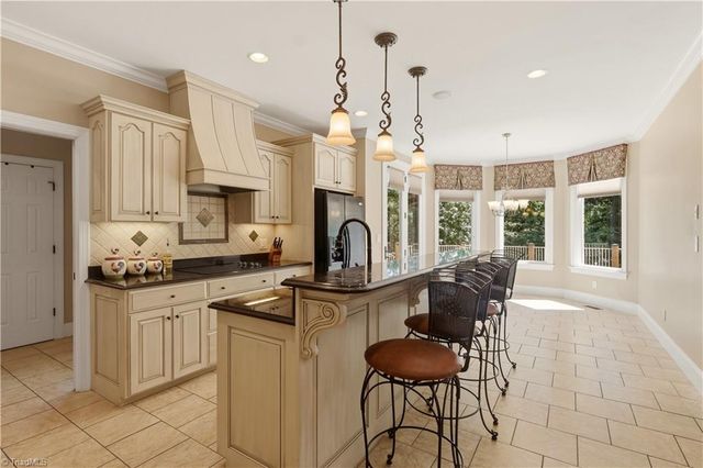 189 Harbor Drive W, Lexington, NC 27292