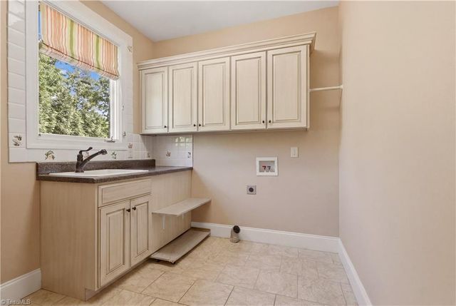 189 Harbor Drive W, Lexington, NC 27292