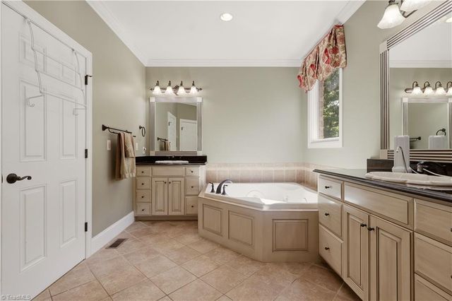 189 Harbor Drive W, Lexington, NC 27292