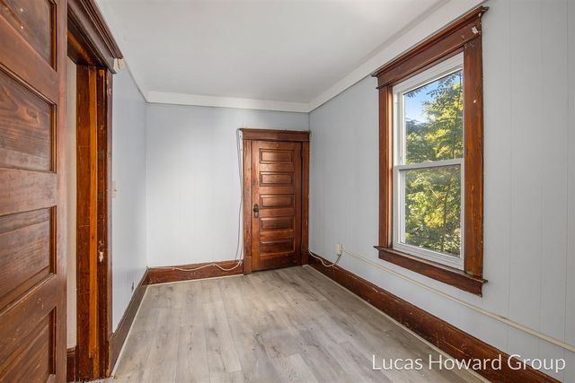737 Dolbee Avenue, Grand Rapids, MI 49506