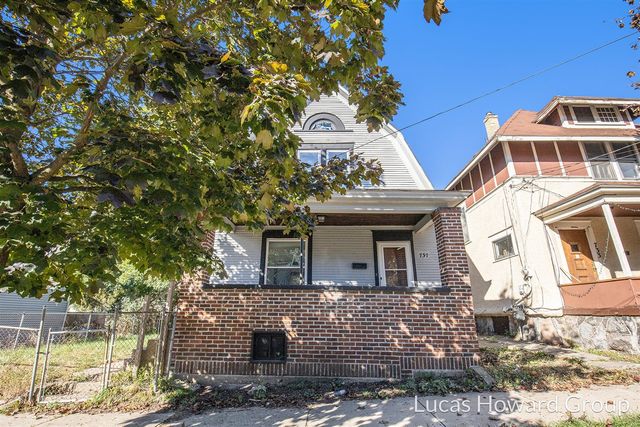 737 Dolbee Avenue, Grand Rapids, MI 49506