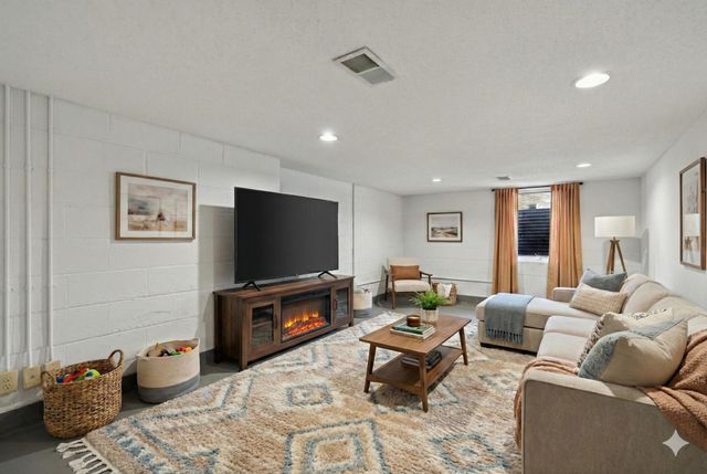 6046 Emerson Avenue N, Brooklyn Center, MN 55430