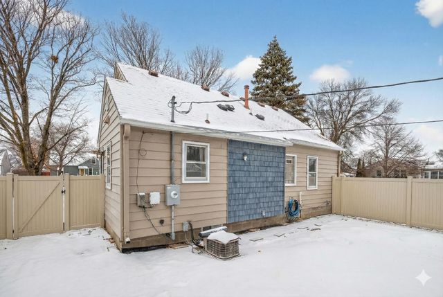 6046 Emerson Avenue N, Brooklyn Center, MN 55430