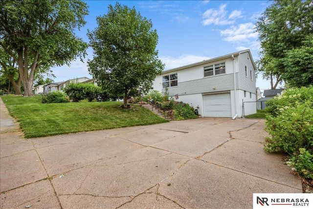 7770 Franklin Street, Omaha, NE 68114