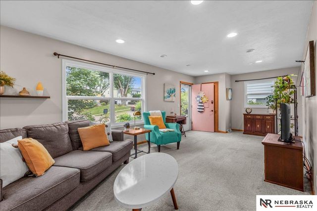 7770 Franklin Street, Omaha, NE 68114