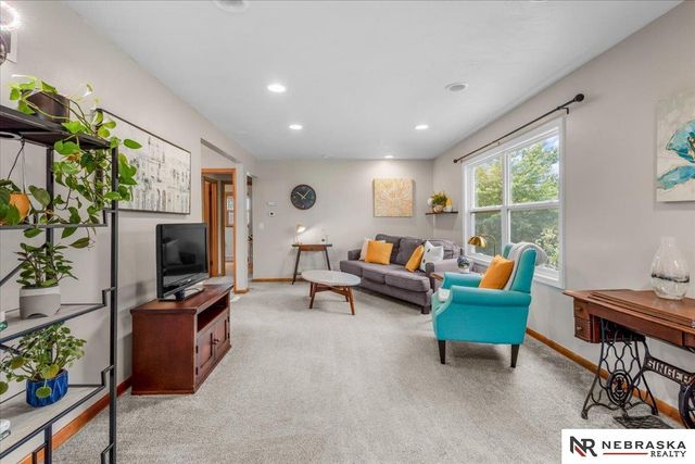 7770 Franklin Street, Omaha, NE 68114