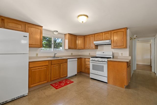 316 Emery St, Dracut, MA 01826