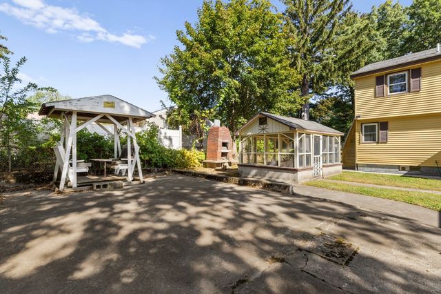 316 Emery St, Dracut, MA 01826