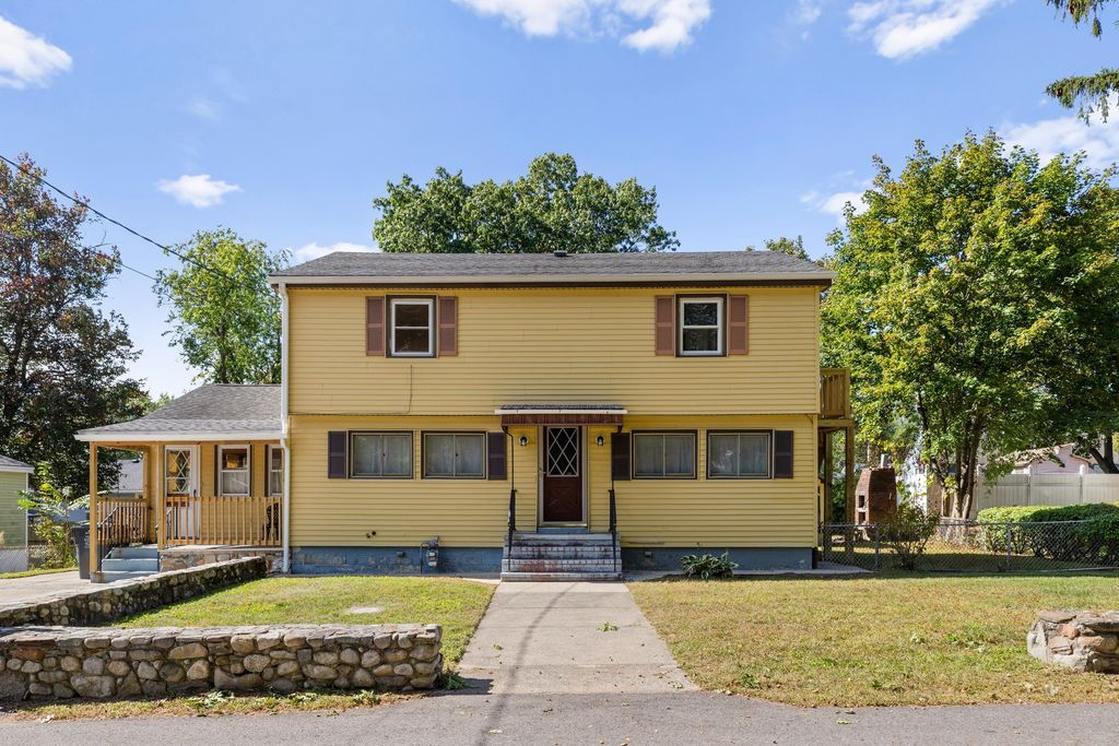 316 Emery St, Dracut, MA 01826