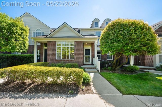 1102 Abigail Court, Commerce Charter Township, MI 48390
