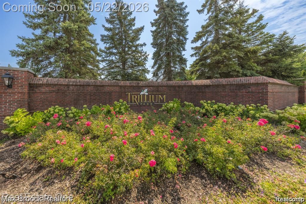 1102 Abigail Court, Commerce Charter Township, MI 48390