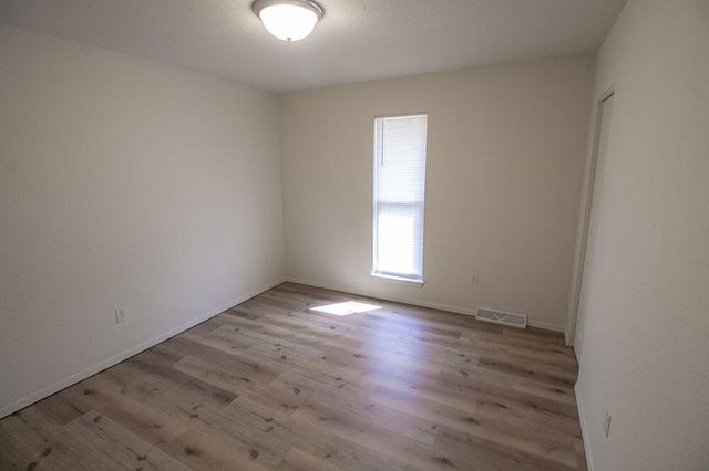 1007 W ASH ST, Columbia, MO 65203