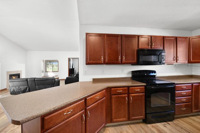 2853 35th Street S, Moorhead, MN 56560