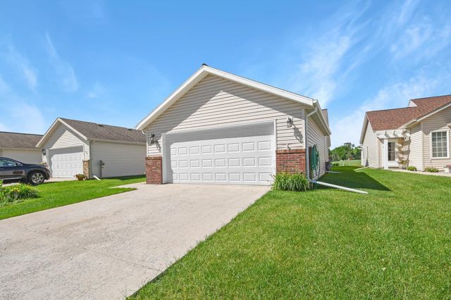 2853 35th Street S, Moorhead, MN 56560