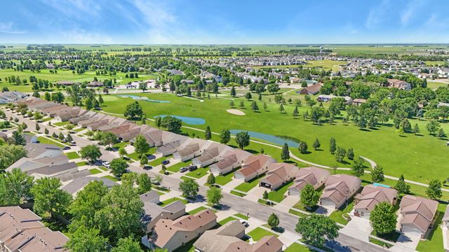 2853 35th Street S, Moorhead, MN 56560
