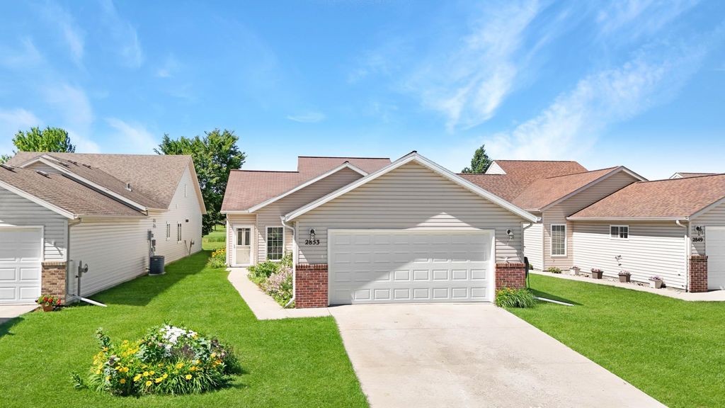2853 35th Street S, Moorhead, MN 56560