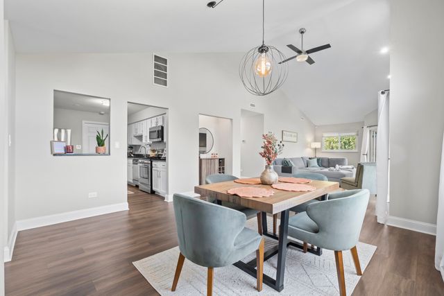 1152 Courtland Drive 406, Buffalo Grove, IL 60089