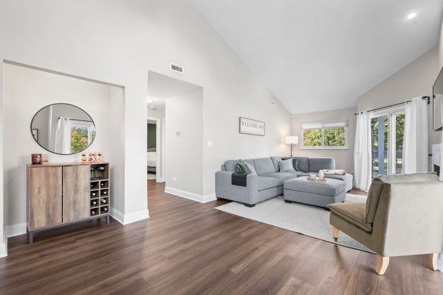 1152 Courtland Drive 406, Buffalo Grove, IL 60089