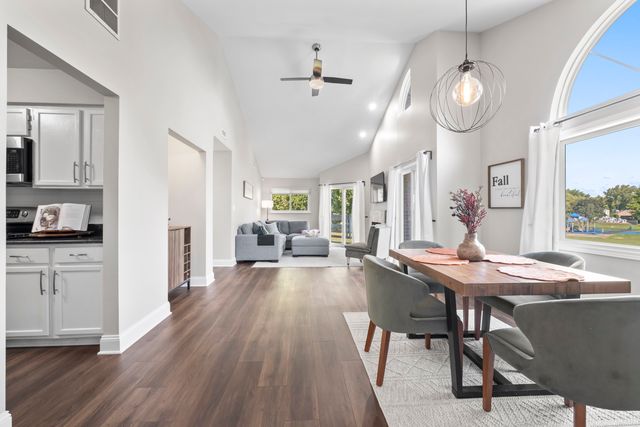 1152 Courtland Drive 406, Buffalo Grove, IL 60089