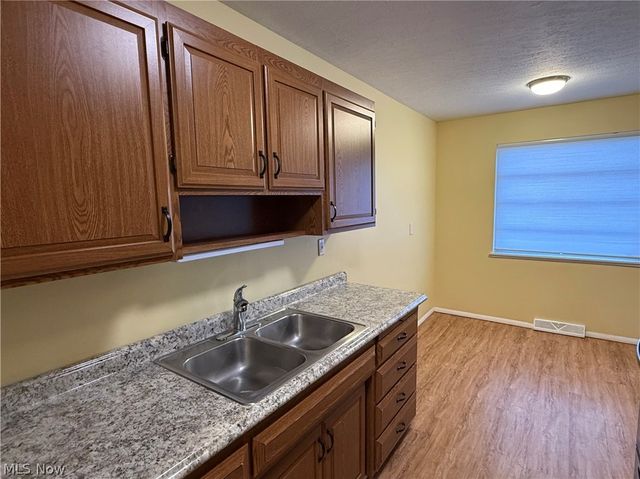13475 Brookhaven Boulevard, Brook Park, OH 44142