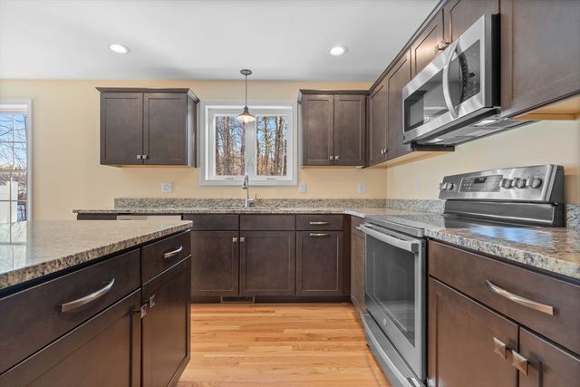 11 Rockingham Road H, Auburn, NH 03032