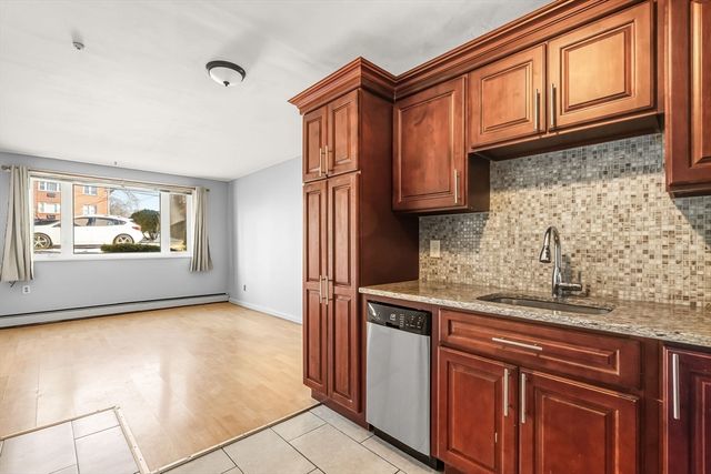 133 Warren St 3, Watertown, MA 02472