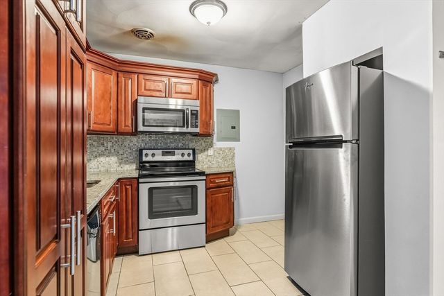 133 Warren St 3, Watertown, MA 02472