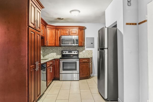 133 Warren St 3, Watertown, MA 02472