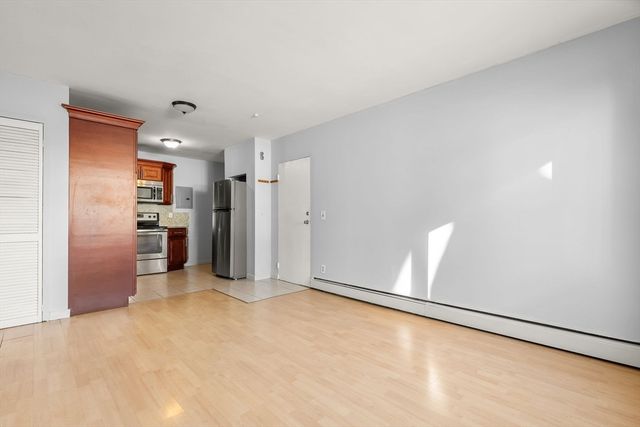 133 Warren St 3, Watertown, MA 02472