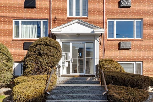 133 Warren St 3, Watertown, MA 02472