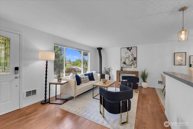 2427 200th Place SW, Lynnwood, WA 98036