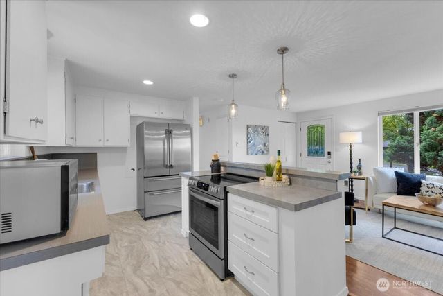 2427 200th Place SW, Lynnwood, WA 98036