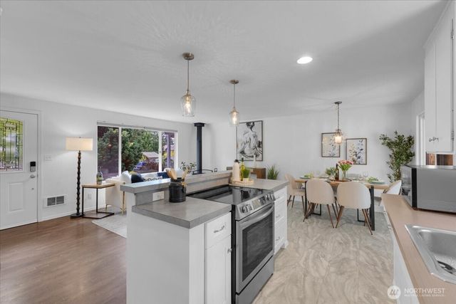 2427 200th Place SW, Lynnwood, WA 98036