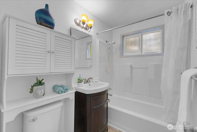 2427 200th Place SW, Lynnwood, WA 98036