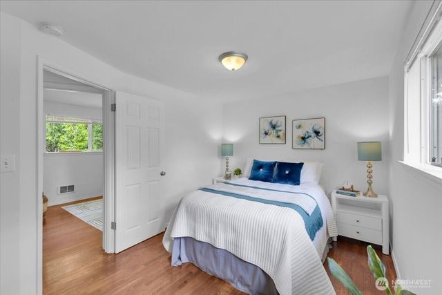 2427 200th Place SW, Lynnwood, WA 98036