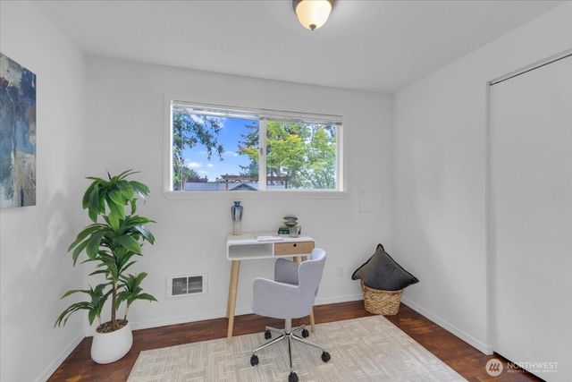 2427 200th Place SW, Lynnwood, WA 98036
