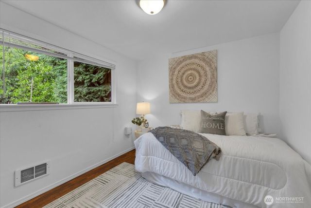 2427 200th Place SW, Lynnwood, WA 98036