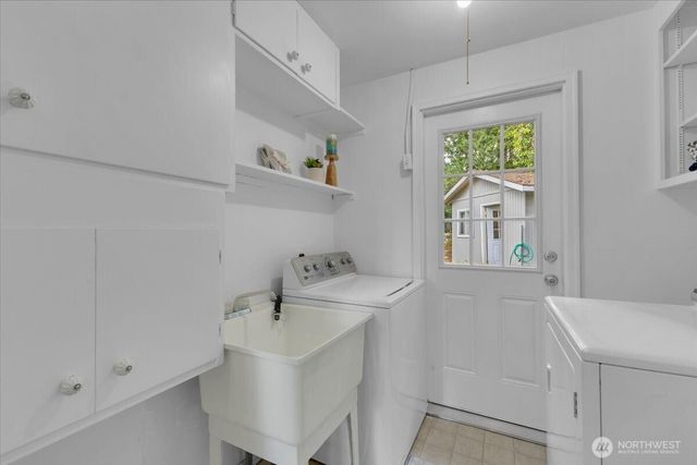 2427 200th Place SW, Lynnwood, WA 98036