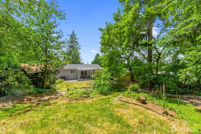 2427 200th Place SW, Lynnwood, WA 98036