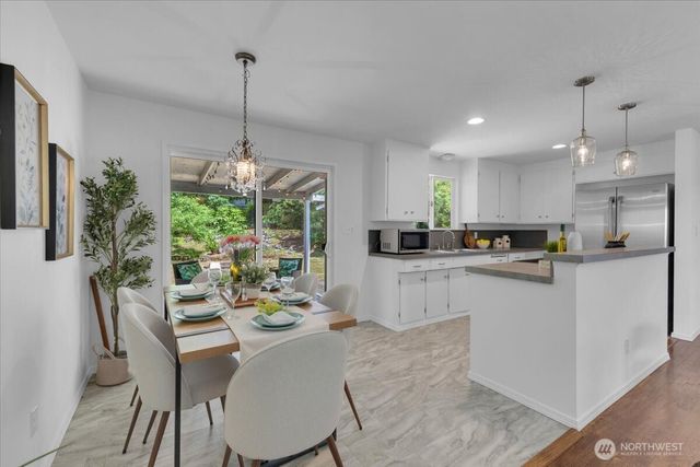 2427 200th Place SW, Lynnwood, WA 98036