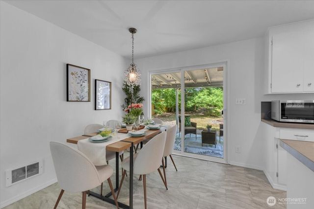 2427 200th Place SW, Lynnwood, WA 98036