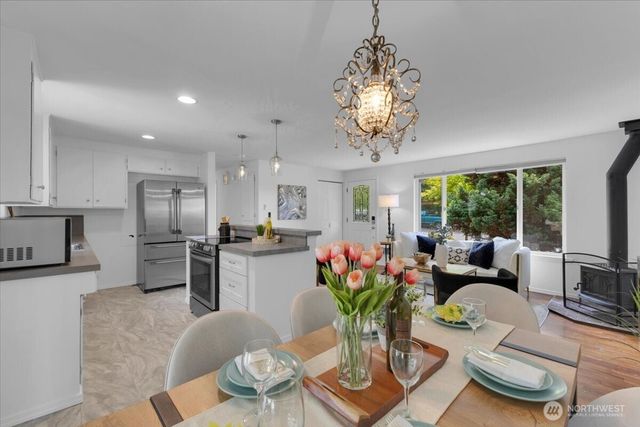 2427 200th Place SW, Lynnwood, WA 98036