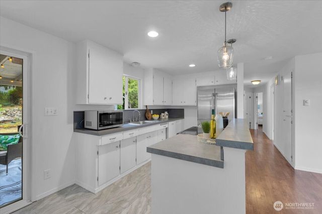 2427 200th Place SW, Lynnwood, WA 98036