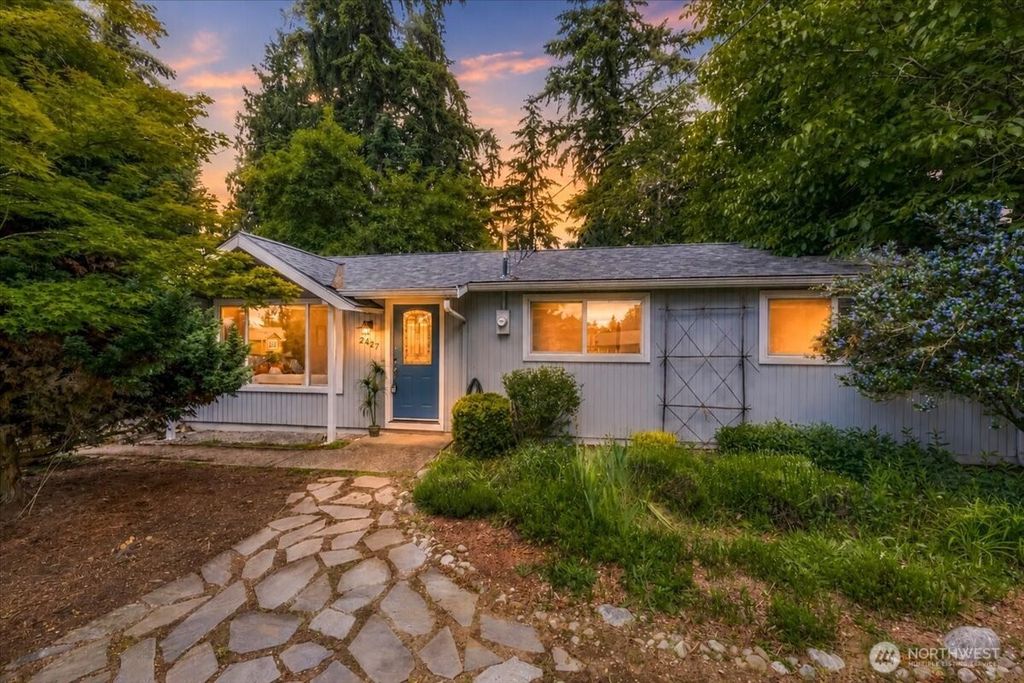 2427 200th Place SW, Lynnwood, WA 98036