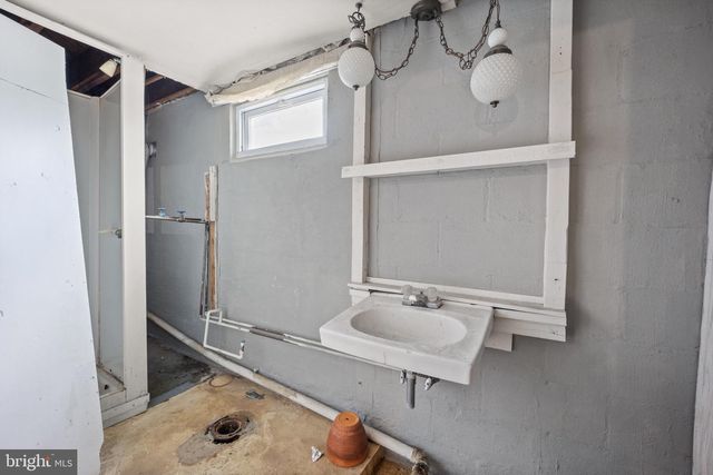 209 DELAWARE AVE, Claymont, DE 19703