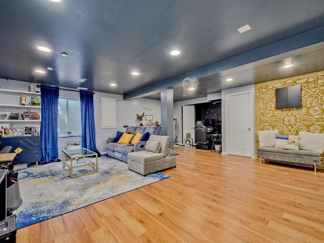 6051 Canterbury Lane, Hoffman Estates, IL 60192