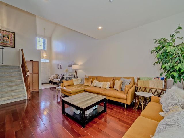 6051 Canterbury Lane, Hoffman Estates, IL 60192
