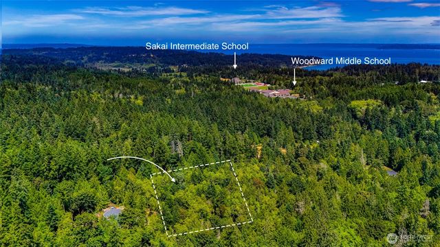8679 NE Fox Den Lane, Bainbridge Island, WA 98110