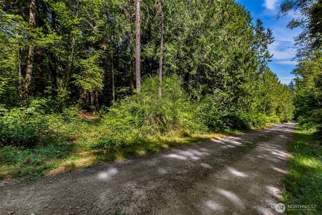 8679 NE Fox Den Lane, Bainbridge Island, WA 98110