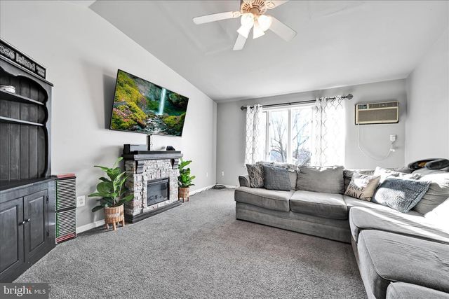 28 PLEASANT AVE, Red Lion, PA 17356